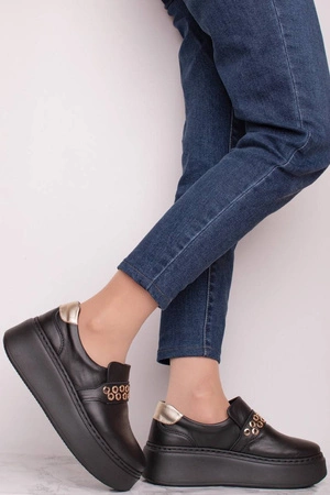 Czarne półbuty damskie skórzane z biżuterią Polska Marka Gino Fabiani