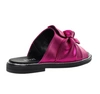 Błyszczące różowe klapki damskie płaskie z czarną wkładką Jezzi