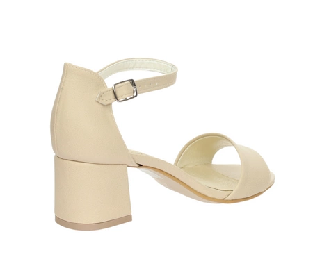 Beżowe sandały damskie na niskim obcasie z zakrytą piętą Azali - Produkt Polski