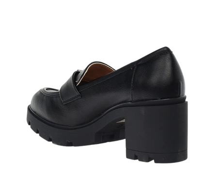 Czarne licowe półbuty na obcasie i platformie mokasyny z klamrą Jezzi