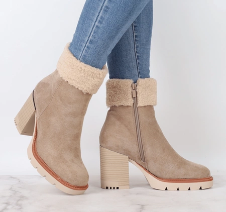 Beżowe botki zimowe z kożuszkiem na klocku i platformie Jezzi