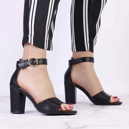 Czarne sandały damskie na obcasie z zakrytą piętą Jezzi