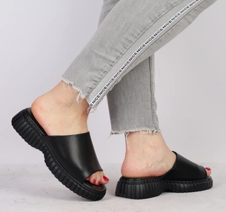 Czarne klapki damskie skórzane czarna wkładka Jezzi