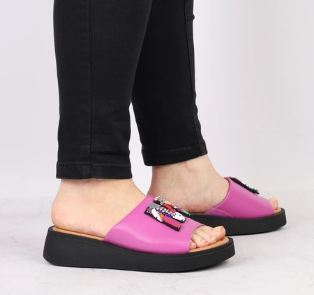 Różowe skórzane klapki damskie na grubej podeszwie kolorowe VINCEZA