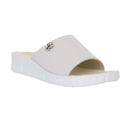 Białe komfortowe klapki damskie ze skóry naturalnej Helios