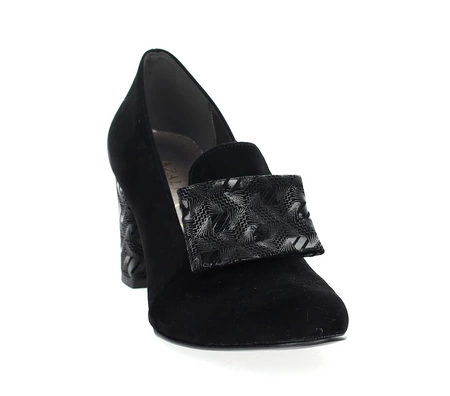 Czarne zamszowe czółenka na wygodnym obcasie Dalia- Produkt Polski
