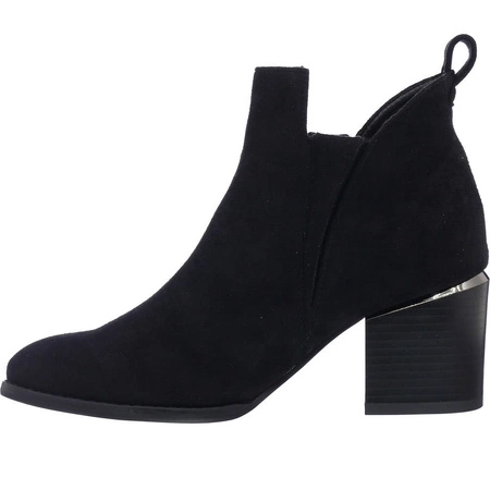 Czarne botki zamszowe na obcasie wycięte na kostce Lori